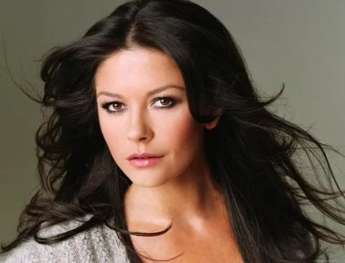 «Άστραψε» και «βρόντηξε» η Κάθριν Ζέτα Τζόουνς: «Δεν θα απολογηθώ που είμαι πλούσια, όμορφη και διάσημη»